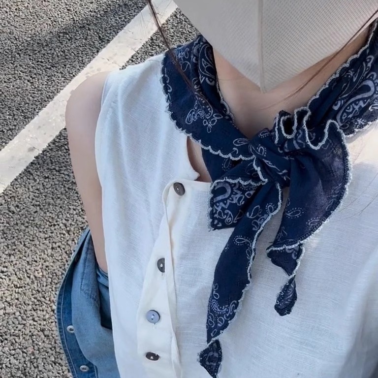 Retro Navy Blue Cashew Flower Hollow Breathable แฟชั่นผ้าพันคอสามเหลี่ยมผู้หญิง