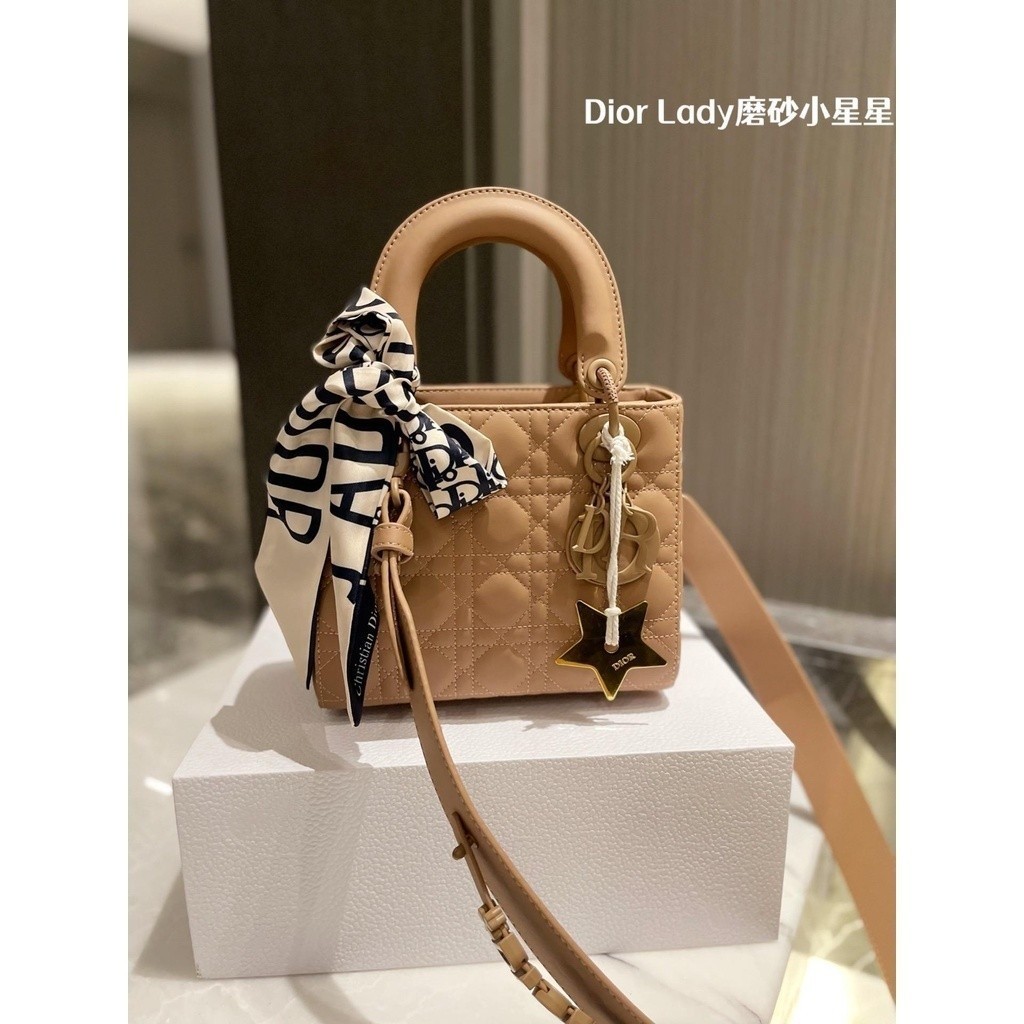 CD star 迪DI0R ขนาด: small Box CD bag Gift Fashion size: 真皮 新款迪DI0R Gold 真皮พับ