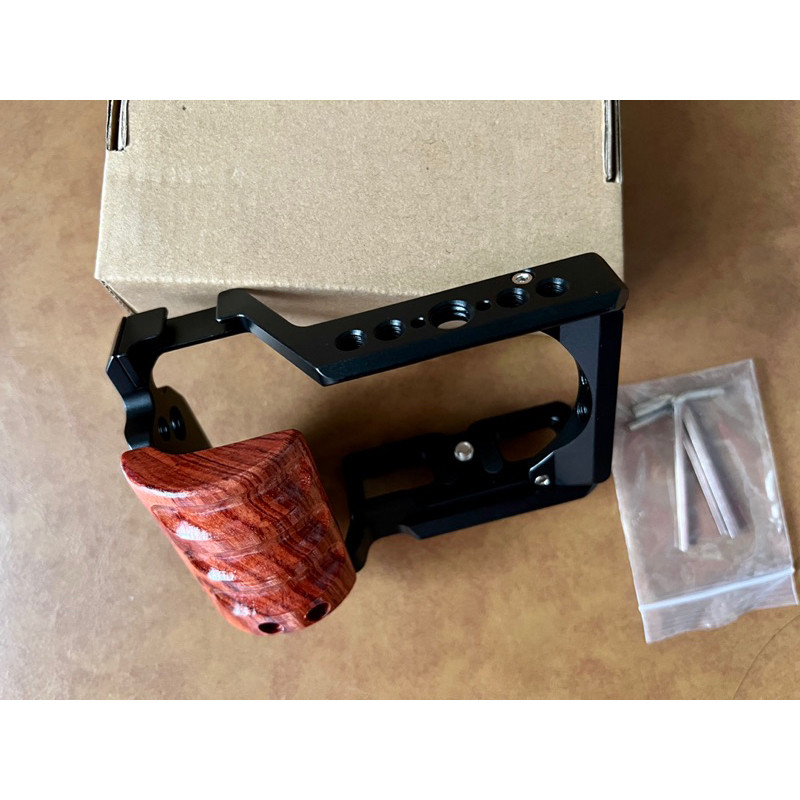 Rig Case Sony ZV E10, ZVE10 - กรอบป้องกันกล้อง BT