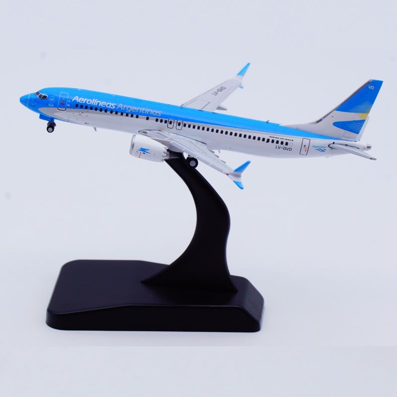 1: 400 Jcwings Alloy Airliner รุ่น Argentina Airlines B737 MAX8 LV-GVD