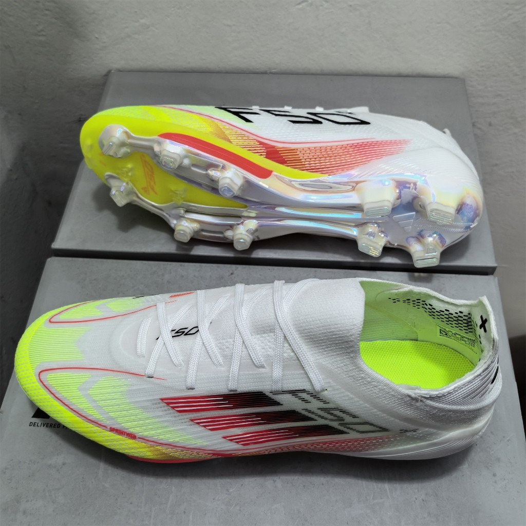 F50+ LIGHTSTRIKE PRO Elite FG 39-45 ผู้ชายรองเท้าฟุตบอลถักกลางแจ้ง Anti-Slip และทนต่อการสึกหรอรองเท้