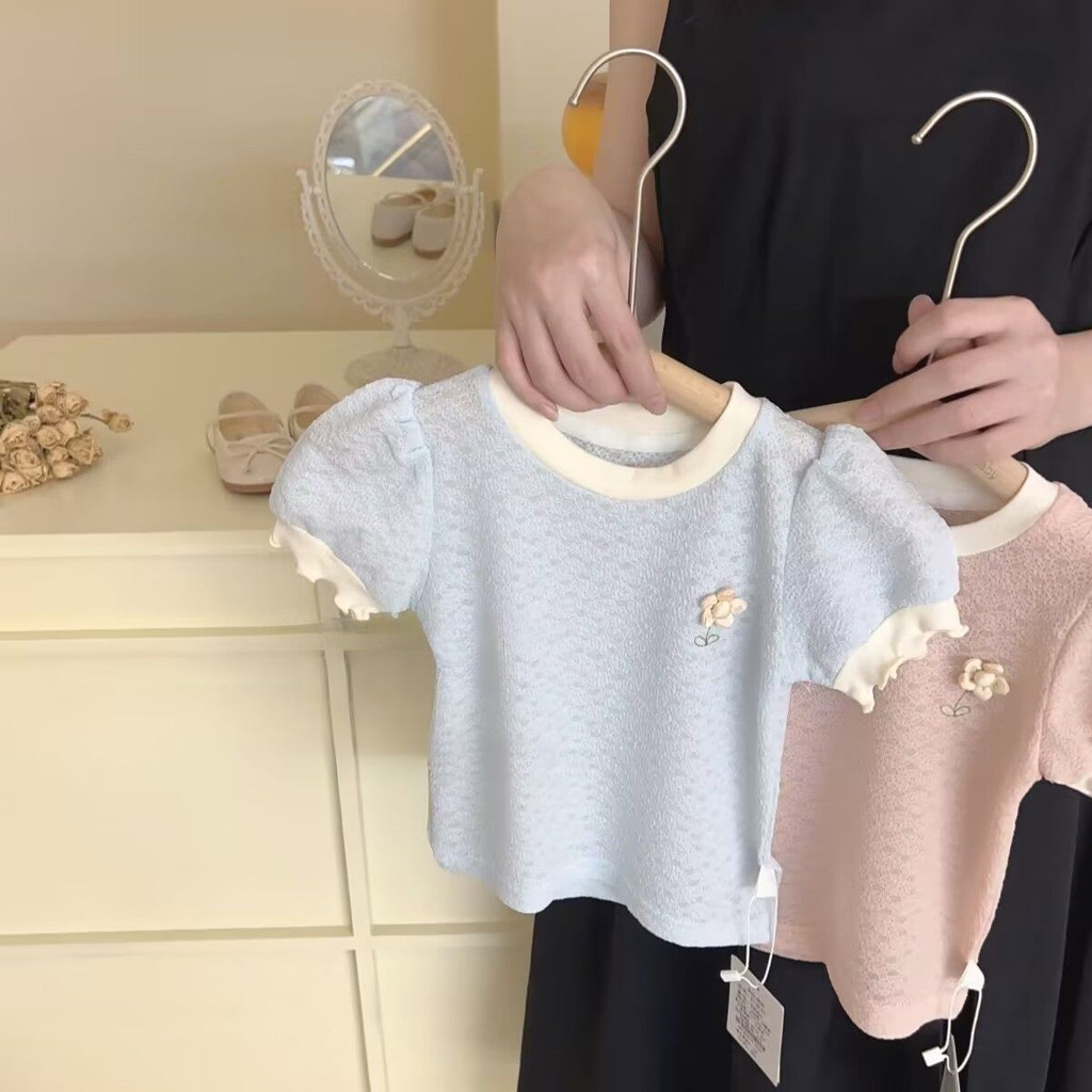 ฤดูร้อน เสื้อยืดแขนสั้นสำหรับเด็กผู้หญิง สไตล์เด็กเล็ก ดอกไม้ 3D เจ้าหญิง เสื้อสีบล็อกหวาน เสื้อผ้าเด็กน่ารัก