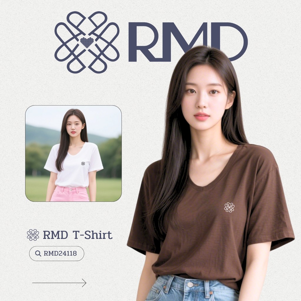 ℝ𝕄𝔻 𝕆𝕟𝕝𝕚𝕟𝕖 𝕊𝕥𝕠𝕣𝕖™ เสื้อยืดแขนสั้น ทรงคอลึก ผ้ายืดเบาสบาย 4 สี อกปักโลโก้ RMD