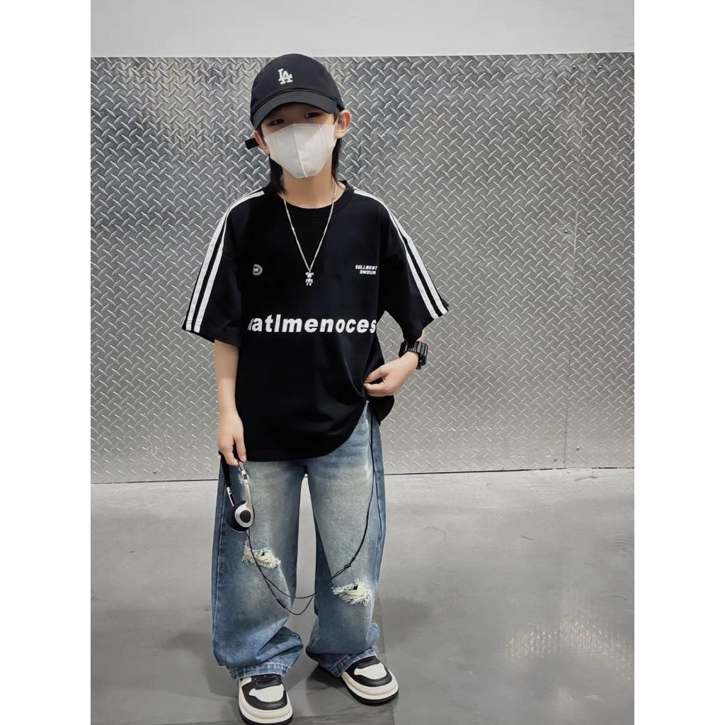 ฤดูร้อน เสื้อยืดแขนสั้นสไตล์วิทยาลัยสำหรับเด็กชาย ลายตัวอักษร เสื้อเบสเกาหลีเรโทรแบบบล็อกสี