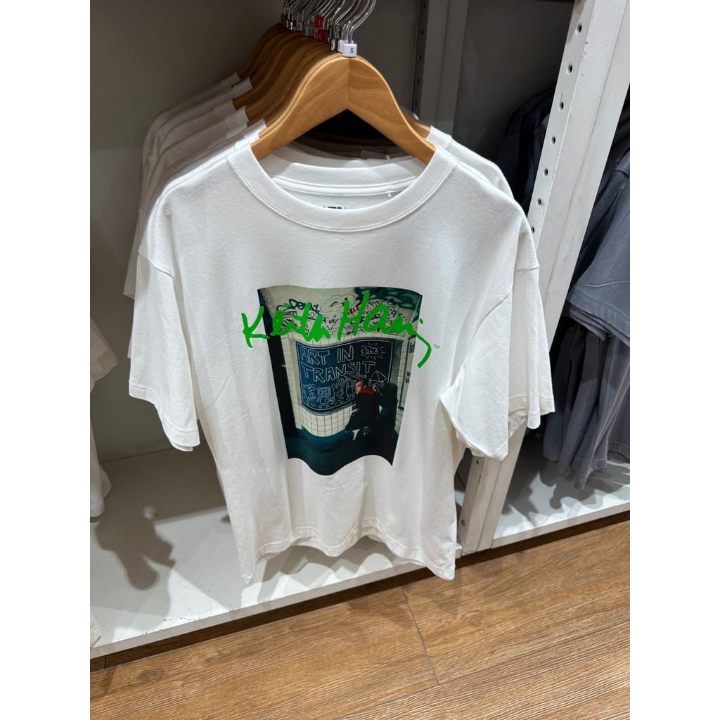 Uniqlo Mens Keith Haring เสื้อยืดแขนสั้นพิมพ์ลาย Keith Haring Heavy Weight 469331