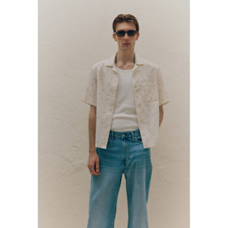H&M(เอชแอนด์เอ็ม) เสื้อเชิ้ตรีสอร์ทแบบ Regular Fit ที่เย็บปั…