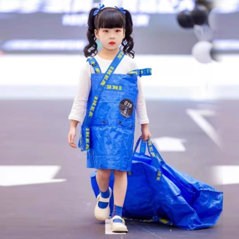 T Classy เด็กเป็นมิตรกับสิ่งแวดล้อมแฟชั่นแสดง Catwalk เสื้อผ้าเสียใช้เสื้อผ้ามือ 6.15