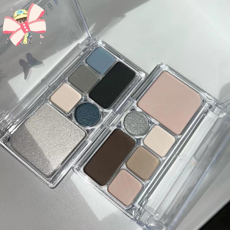 Sparkling Matte And Shimmering Eyeshadow Palette In Night Blueberry