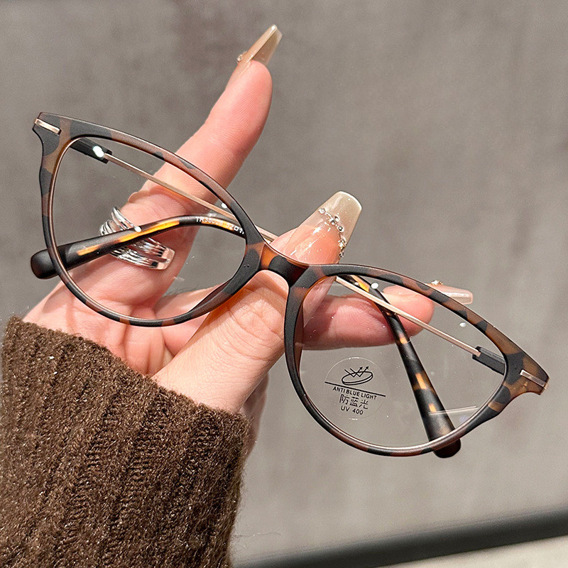 แฟชั่น Cat Eye Photosensitive เปลี่ยนสีแว่นอ่านหนังสือส่วนบุคคล Retro Blue Light Blocking แว่นตาสายตายาวแว่นตากันแดด