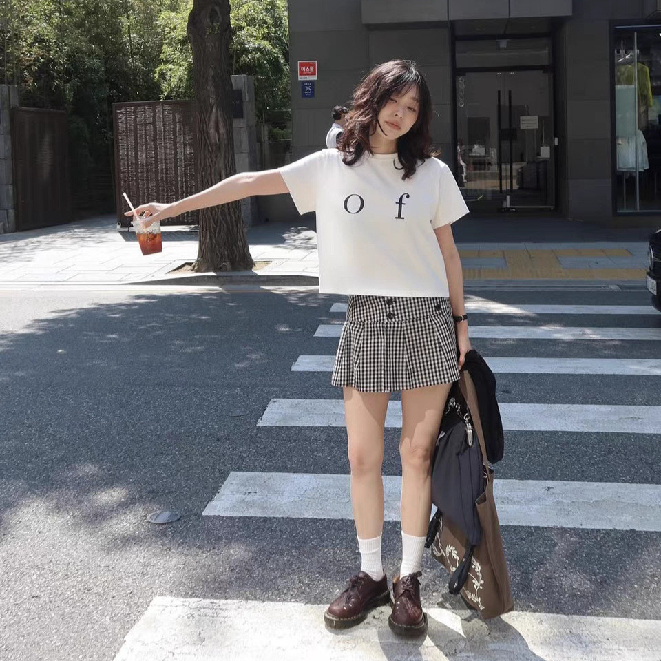 [SR-STUDIO] เสื้อยืดและกระโปรงแขนสั้น สไตล์เกาหลีสำหรับฤดูร้อน แบบ Dongdaemun Letter