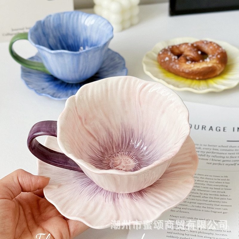 ชุดถ้วยกาแฟและจานรองคุณภาพสูง ถ้วยลาเต้ ชุดถ้วยกาแฟผู้หญิงที่มีเอกลักษณ์และสวยงามพร้อมดีไซน์ทันสมัย