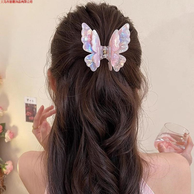 ผู้หญิงที่มีสีสันอะคริลิเรขาคณิตผีเสื้อปิ่นปักผม