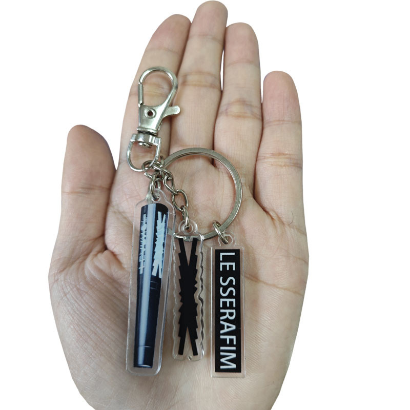 KPOP LE SSERAFIM Lightstick พวงกุญแจจี้ Light Stick พวงกุญแจเครื่องประดับกระเป๋ากุญแจรถจี้พวงกุญแจ