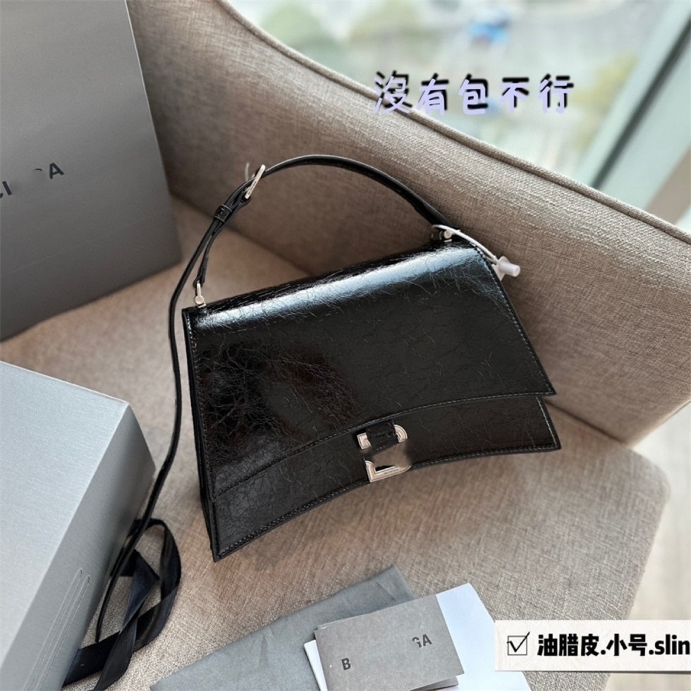 Crush Hourglass Bag Underarm Bag Chain Bag กระเป๋าหนังแท้ Crossbody Bag Shoulder Bag Fashion All-Mat