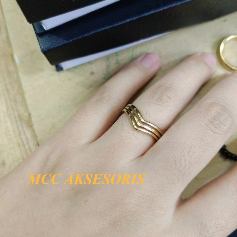GAM CD277/3 แหวนล่าสุดแหวนสแตนเลสไทเทเนียมรูปตัว V 3 (Fuji) สีเหลืองป้องกันสนิม