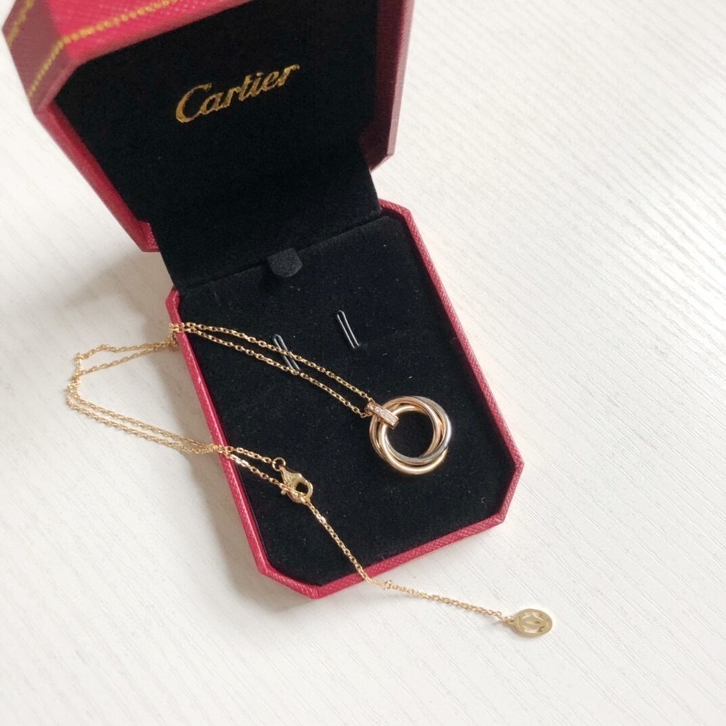 เพชรหมุนฝังสามแหวนสร้อยคอสามสีครบชุดแพ็คagi