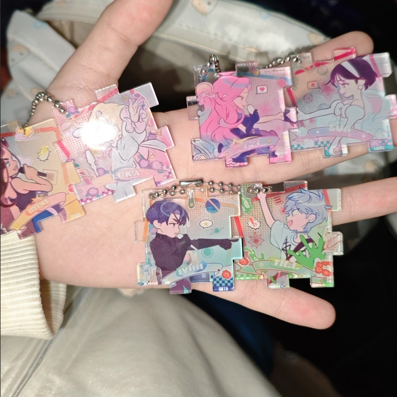 6 ชิ้น/ล็อตภาพเคลื่อนไหวอุปกรณ์ต่อพ่วง Alien Stage อะคริลิคกระเป๋าพวงกุญแจ Mizi Suae Till Ivan Hyuna Luka จี้คุณภาพสูงสาวเพื่อนของขวัญ DIY Desktop Display อุปกรณ์เสริมเด็กของขวัญ
