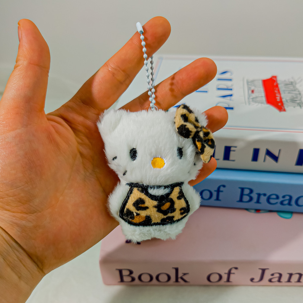 จี้แมวลายเสือดาว J97 ตุ๊กตาน่ารัก KT ตกแต่งกระเป๋าหัวใจ สไตล์มิว สำหรับนักเรียนสาว ห้อยกุญแจหัวใจ - รูปที่ 5