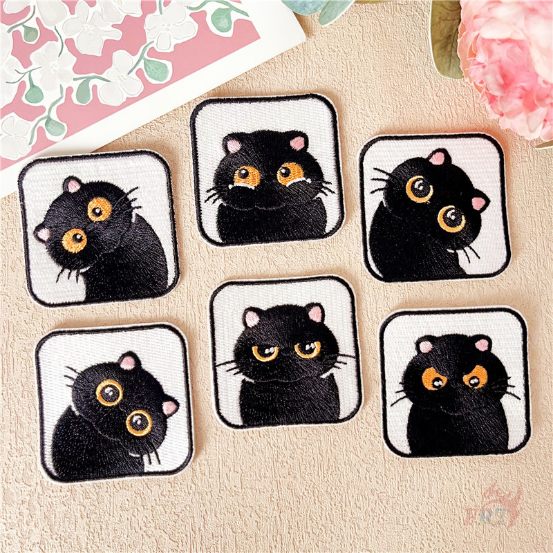 ✿ Q Black Cat Emoji - แผ่นแปะสติ๊กเกอร์มีกาวในตัวทรงสี่เหลี่ยม ✿ DIY เย็บบนเหล็กบนป้ายเสื้อผ้าเย็บปักถักร้อย 1 ชิ้น