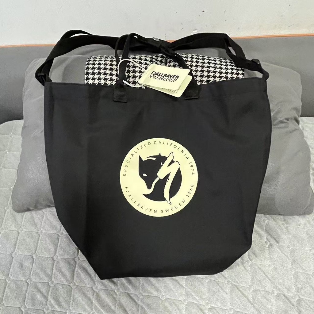 Fjallraven Kanken Tote Bag กระเป๋าสะพายแฟชั่นทุกการแข่งขันน้ําหนักเบากระเป๋าถือความจุขนาดใหญ่กระเป๋าแม่
