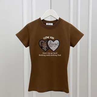 เสื้อยืดเข้ารูป เสื้อรัดรูป ทรง คอกลมแขนสั้น *สกรีนทรงสวย งานตามหา ผ้ายืดร่องคอตต้อน และบางตะกร้ามีเนื้อท็อฟดาย