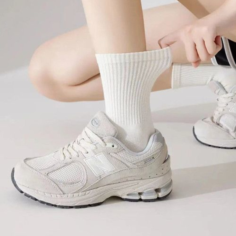 ถุงเท้ากีฬาผู้หญิงจากผ้าฝ้ายแท้ ระงับกลิ่นกาย ดูดซับเหงื่อ สไตล์ญี่ปุ่น สบาย ๆ สีขาว นุ่ม - รูปที่ 2