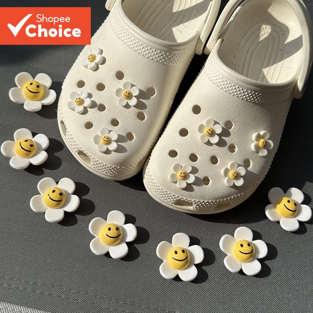 หน้ายิ้มดอกไม้รองเท้า Charm รองเท้าแตะอุปกรณ์ตกแต่งสําหรับผู้หญิงผู้ชายเด็ก Clogs Pins