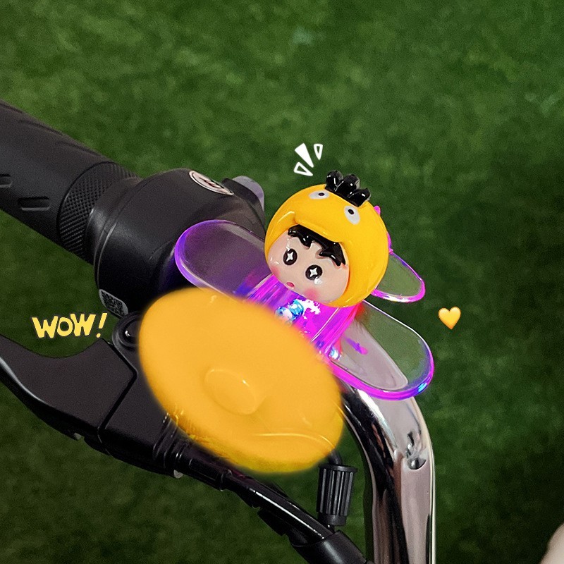 เครื่องประดับเครื่องบินรูปชินจังที่มีสีสันพลังงานลมตกแต่งรถจักรยานไฟฟ้า - รูปที่ 3