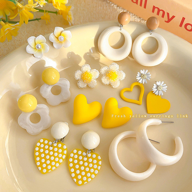 Gmail ต่างหูวงกลมสีเหลืองขนาดเล็ก ออกแบบดอกไม้ สำหรับวันพักผ่อนที่ชายหาดและเป็นของขวัญแฟชั่น