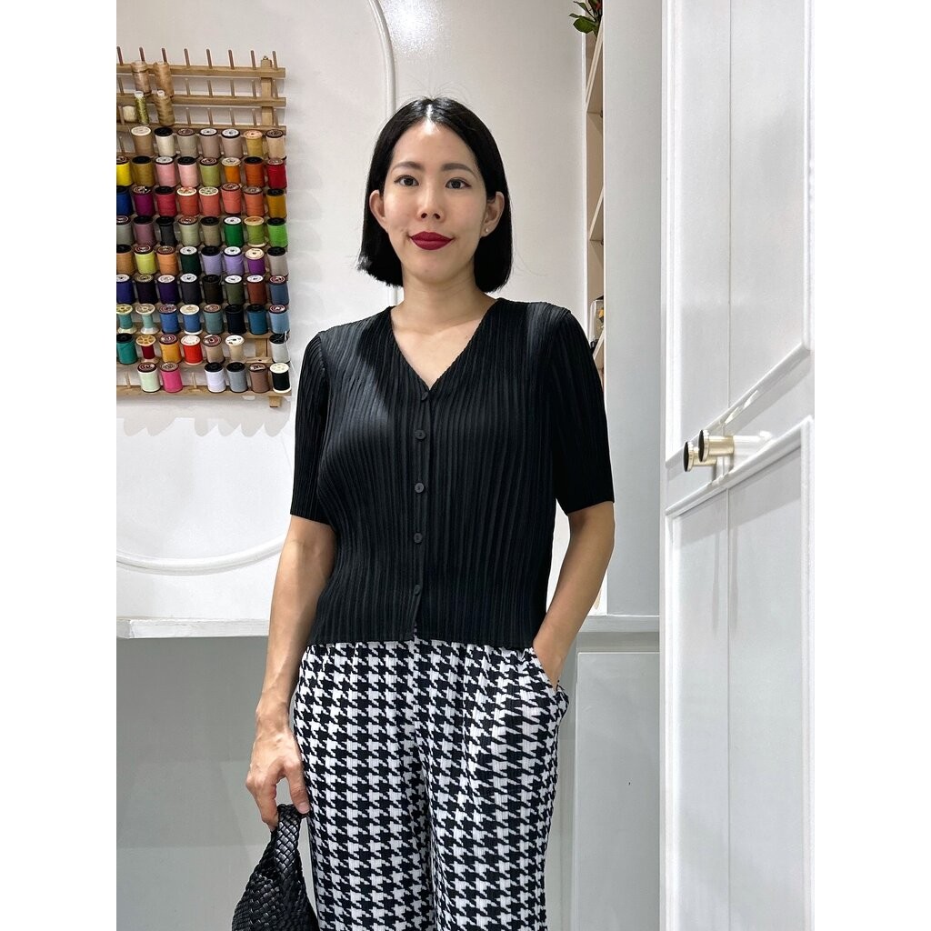 2MUAY รุ่น GJO11398 เสื้ออัดพลีท V NECK BUTTON FRONT PLEATED TOP 10 สี FREE SIZE