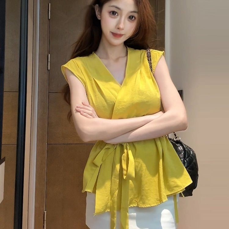 เสื้อชั้นในสตรีคอวีลูกไม้สไตล์ฝรั่งเศสสำหรับฤดูร้อน เอวแคบและแขนกุด