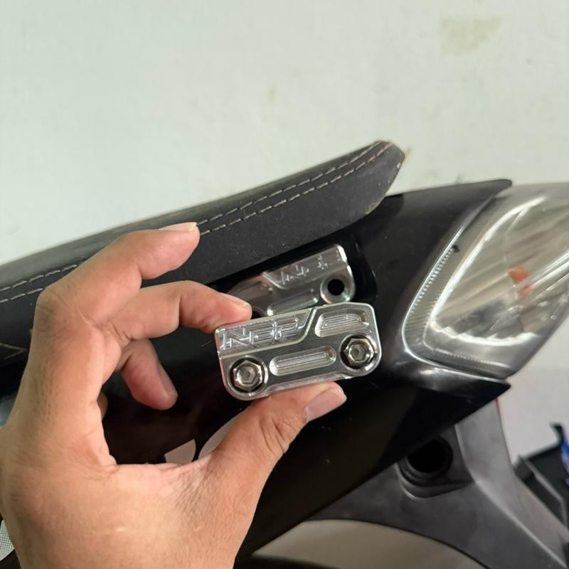 ปิดกันตก 125 เวฟ125r/s หัวแหลม หัวเถิกงานNBPcnc น็อตปิดมีให้เลือก3ลายครับ กดสั่งในตัวเลือก อ่านดีๆก่อนสั่งครับ TBZM00080 - รูปที่ 3