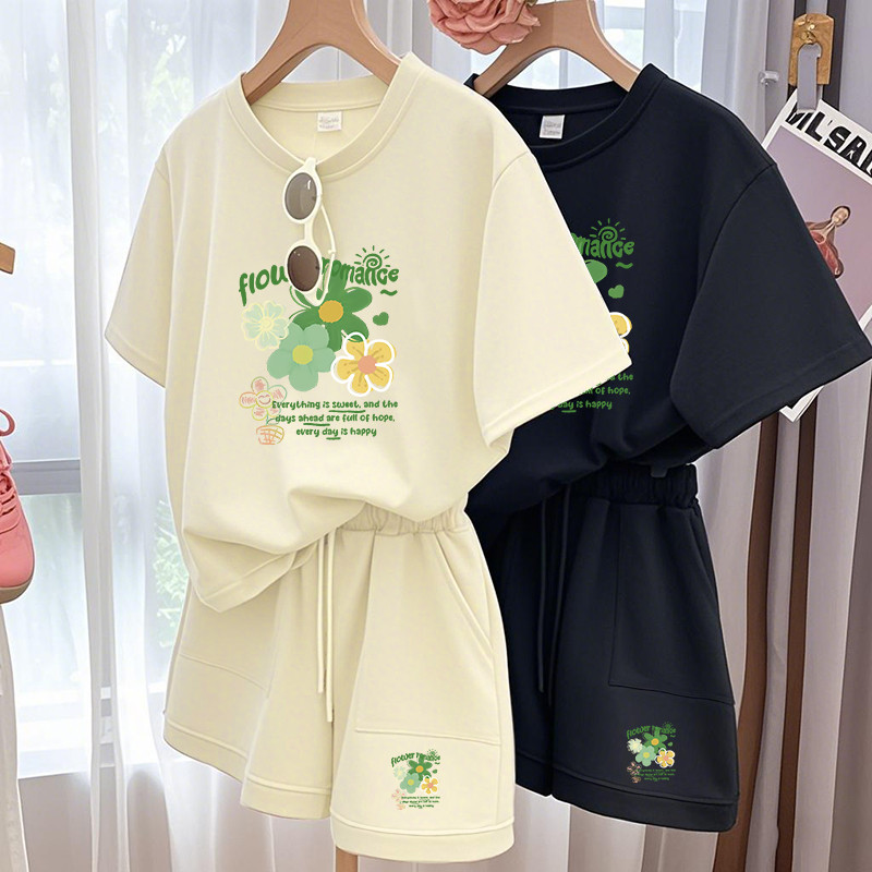 ชุดกีฬาลำลองสำหรับผู้หญิงฤดูร้อน แขนสั้น รอบคอกว้าง เสื้อยืดและกางเกงขาสั้น ชุดสองชิ้น