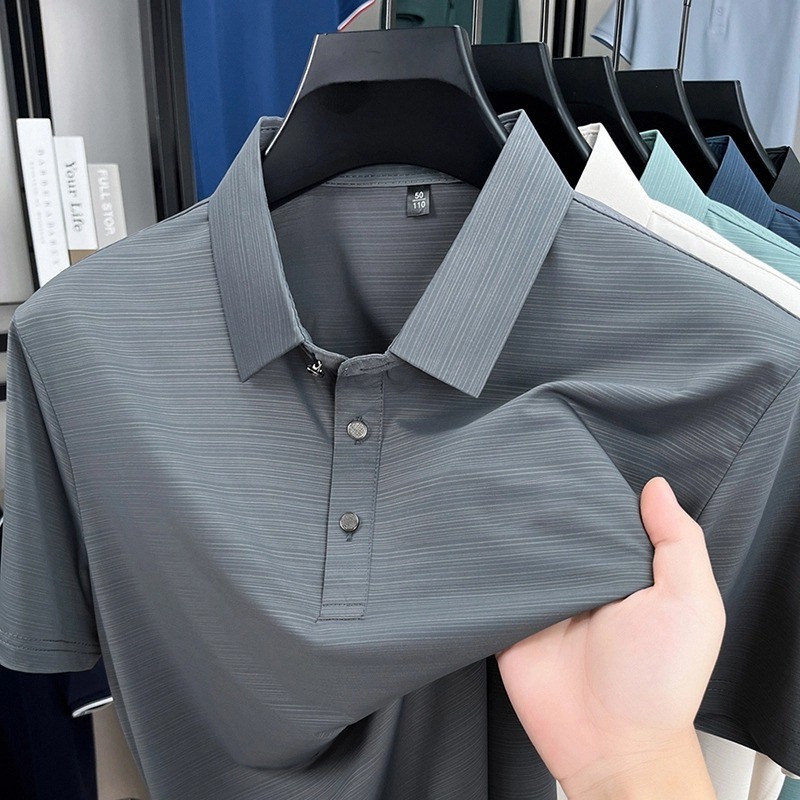 เสื้อยืดผู้ชายลายผ้าไหมน้ําแข็งแขนสั้นหลวมสบายๆคอปกโปโลบางระบายอากาศ ลี่28