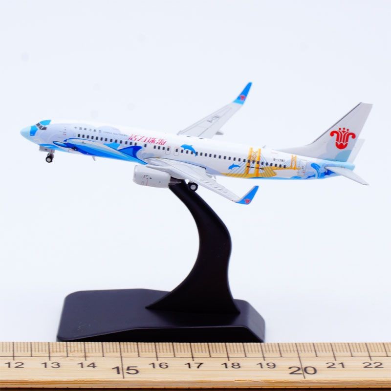 1: 400 Jcwings Alloy Airliner รุ่น South Airlines B737-800 B-1781
