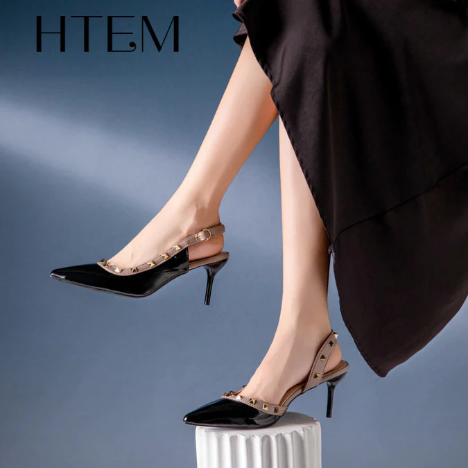 HTEM 2025 ฤดูร้อนใหม่ Rivet รองเท้าแตะปลายแหลมบางส้นเปล่า 35-40 หลา