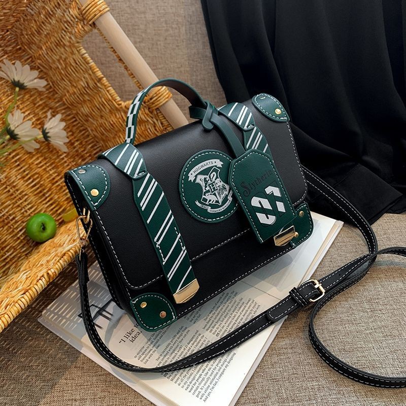 Harry Potter Co-Branded Merchandise กระเป๋าผู้หญิง Messenger กระเป๋าถือสไตล์อังกฤษกระเป๋า Messenger สไตล์ Preppy Casual อินเทรนด์ Cool