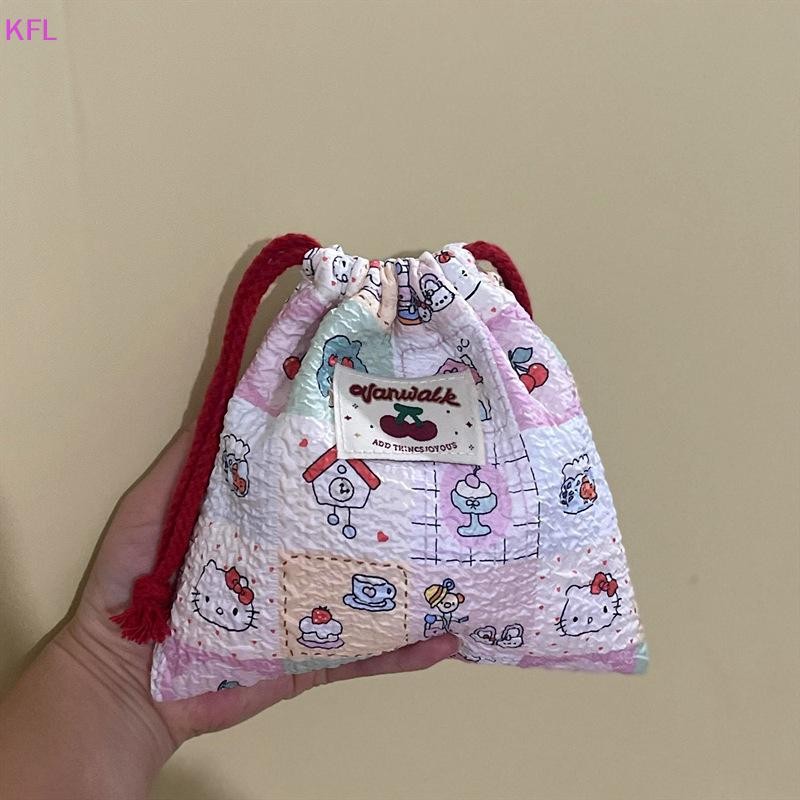 (เคเอฟแอล) น่ารักคิตตี้โบว์พิมพ์ เชือกรูด กระเป๋าลายสก๊อตสีแดงเชอร์รี่กระเป๋าเครื่องสําอางความจุขนาดใหญ่เดินทางแบบพกพาถุงเก็บของกระจุกกระจิกของขวัญขาย - รูปที่ 4