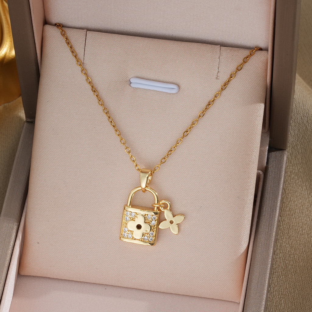 แฟชั่นยุโรปอเมริกัน All-Match หรูหราการออกแบบเฉพาะความรู้สึกอารมณ์สร้อยคอเหล็กไทเทเนียมหญิง Niche Emotions รับ Rich Lo