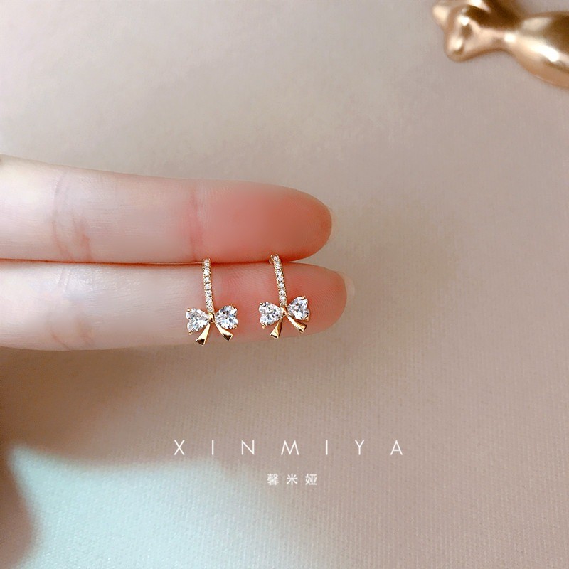 925เงินคริสตัลกุทัณฑ์ต่างหูสตั๊ดสำหรับผู้หญิงแฟชั่นระดับไฮเอนด์ขายส่งของขวัญ