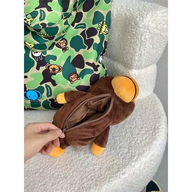 กระเป๋าโท้ตลายพรางสีเขียวคลาสสิกพร้อมตุ๊กตาการ์ตูนลิงน้อย - รูปที่ 5