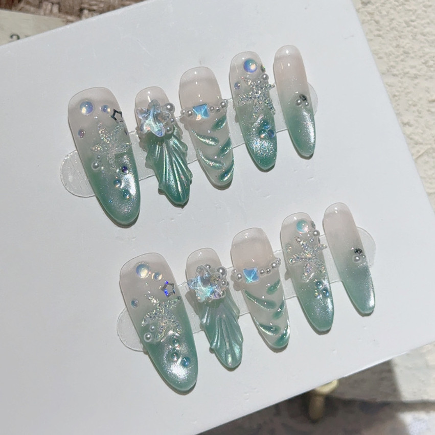 ฤดูร้อน Bach Essentials Ocean Waves Fishtail ยาวรูปไข่ Handmade กดบนเล็บปลาดาวดาว Glitter สีเขียว Cat Eye เล็บปลอม Island Mermaid เล็บ Art