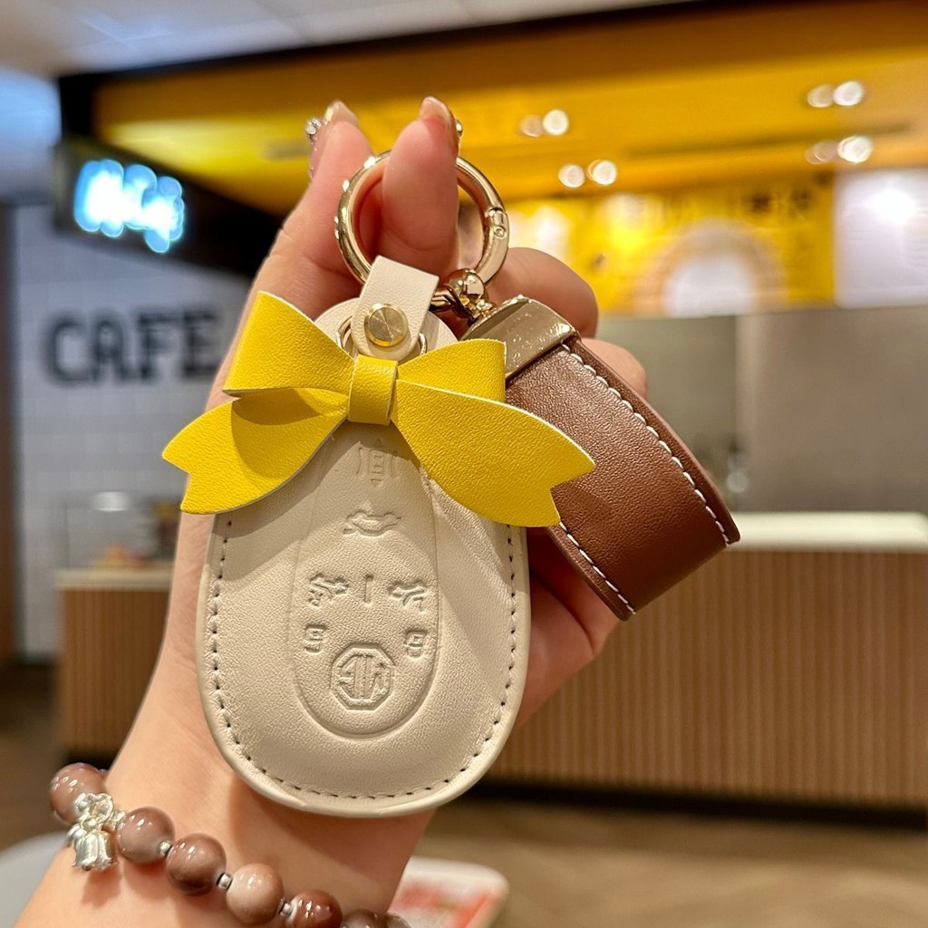 24 รุ่น MG Cyberster เคสกุญแจ MG ขับเคลื่อนสี่ล้อ หลังคาสีแดง เสน่ห์เหนือธรรมชาติ อุปกรณ์เสริมการเต้นของหัวใจ หัวเข็มขัด