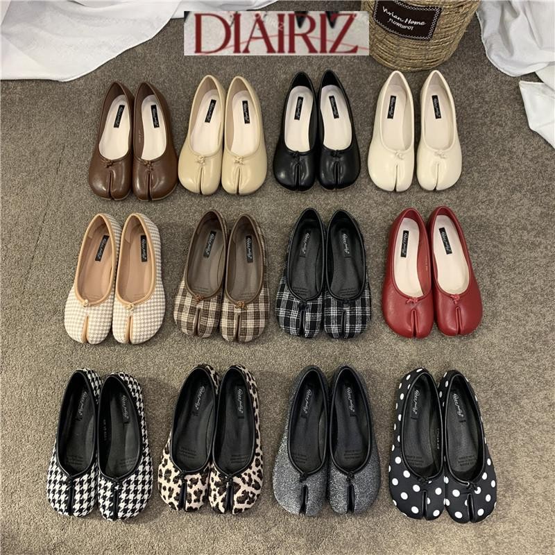 [DIAIRIZ] แยกนิ้วเท้าหมูกีบรองเท้านางฟ้ารองเท้าร้อนขายรองเท้าผู้หญิง 2025 สไตล์ใหม่ฤดูร้อนแบนฤดูใบไม้ผลิฤดูใบไม้ร่วงรองเท้าผู้หญิงรองเท้า เมล็ดถั่ว