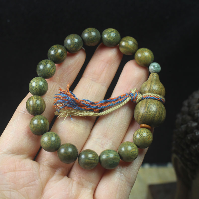 สร้อยข้อมือลูกปัดกลมไม้จันทน์สีเขียว ขนาด 10 มม. สร้อยข้อมือลูกปัดไม้จันทน์สีเขียว สไตล์ป่าไม้สำหรับทุกเพศ ลูกปัดสวดมนต์แบบเรียบง่าย การเล่นทางวัฒนธรรม