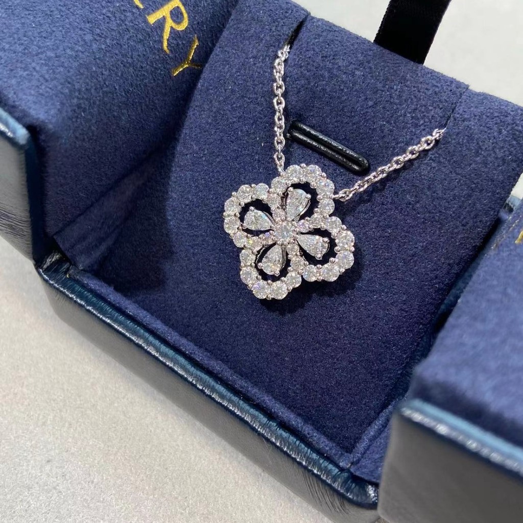 รุ่นสูง 925 เงิน Four-Leaf Clover หรูหรา Moissan Sea สีฟ้า สีชมพู สีขาว Treasure Plated 18k ทองคำขาว สร้อยคอแฟชั่น Clavicle Chain สำหรับหญิง