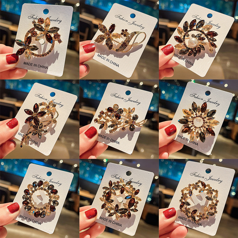 คริสตัลดอกไม้เข็มกลัด Retro หรูหรา Gold-Plated อุปกรณ์เสริม Coat Headscarf ตกแต่ง Hypoallergenic High-End Corsage จัดเลี้ยง Workplace Classy Pin ผู้หญิงประณีต