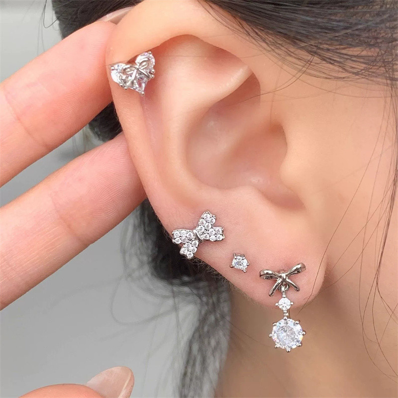 ต่างหู Earbone หัวใจกุทัณฑ์คริสตัลโลหะผสมที่ละเอียดอ่อนสําหรับผู้หญิง