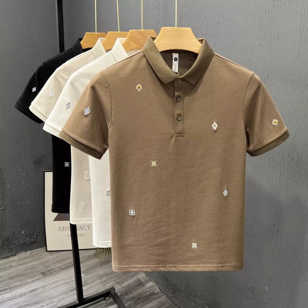 ชุดผู้ชายไซส์ใหญ่ M-4XL เสื้อยืดแขนสั้นปักลายฤดูร้อน คอปกพับ เสื้อโปโลลำลองทันสมัย ทรงเข้ารูป 9ECP