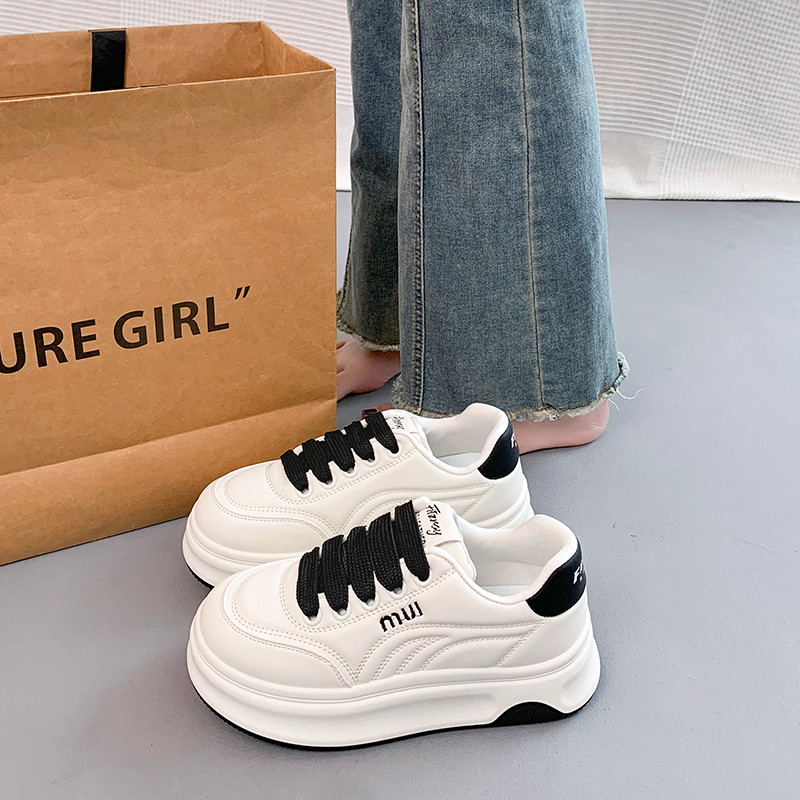 ผู้หญิง 2025 ฤดูใบไม้ผลิใหม่สไตล์ Super Hot รองเท้าสีขาบความสูง Soled All-Match น้ำหนักเบาที่มีดีไซน